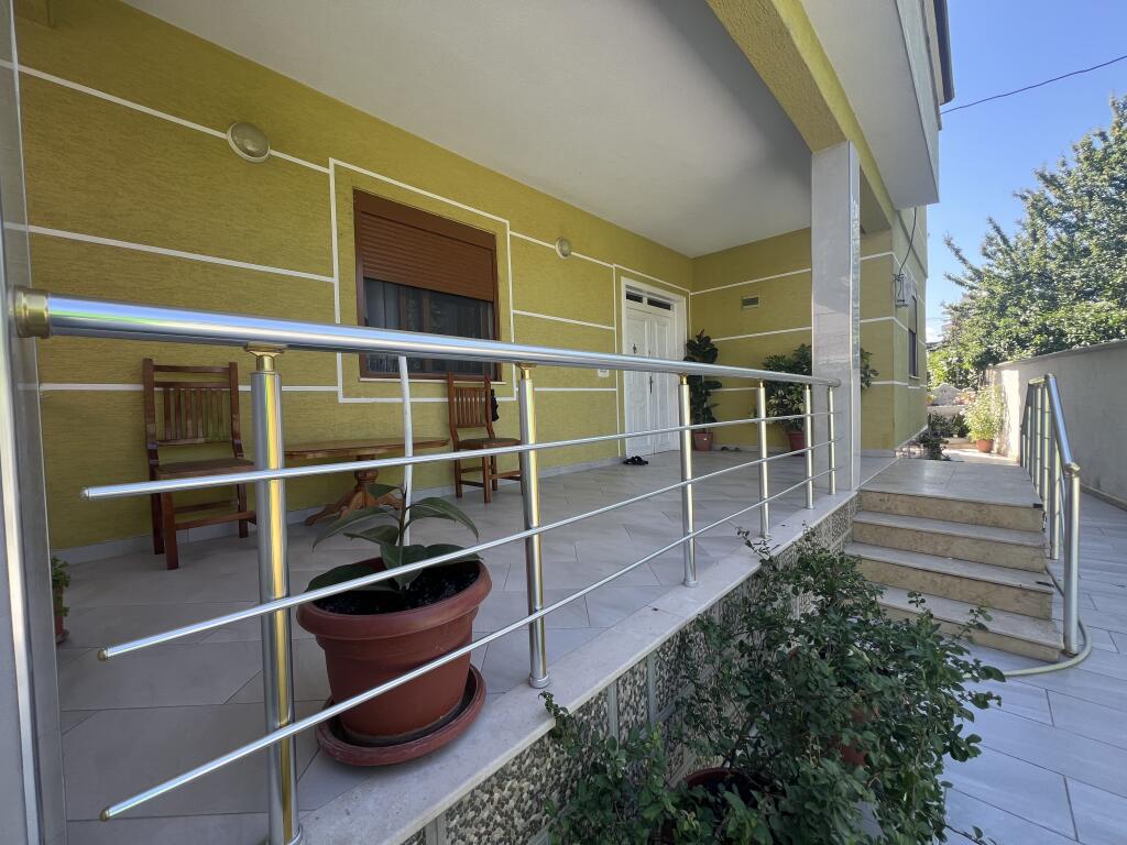 VENDITA CASA A DUE PIANI - LAPRAKE