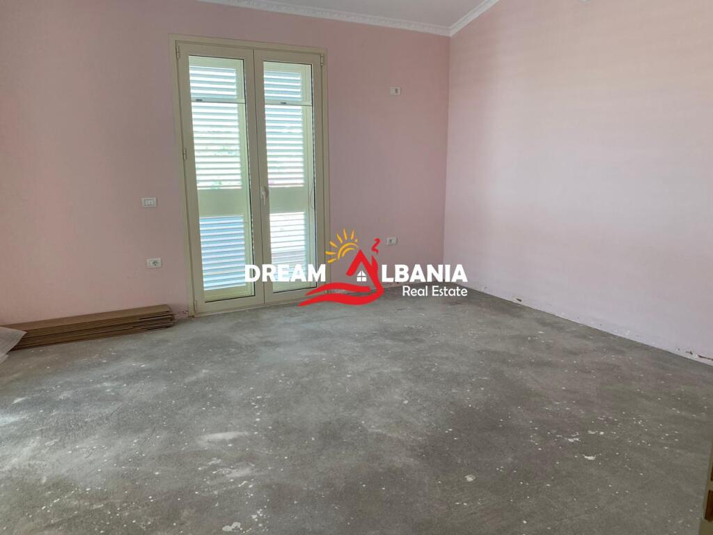 Vila me qera Mjull Bathore, përballë qendrës tregtare TEG, në Tiranë (ID 4251127)