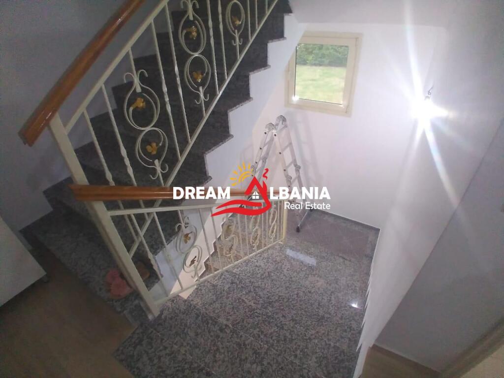 Vila me qera Mjull Bathore, përballë qendrës tregtare TEG, në Tiranë (ID 4251127)