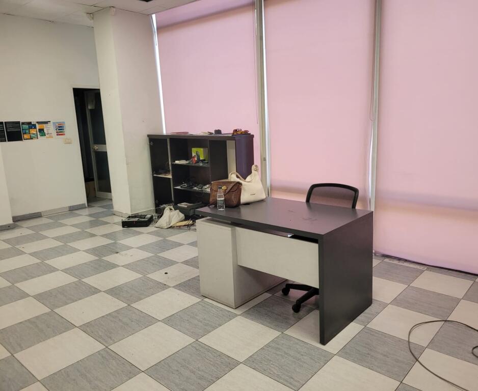 Occasione!! Spazio commerciale in vendita presso l'ex esposizione.
