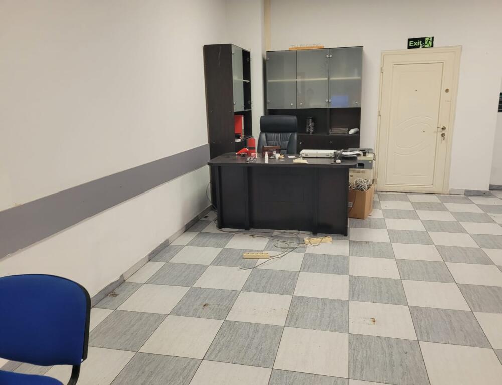 Occasione!! Spazio commerciale in vendita presso l'ex esposizione.