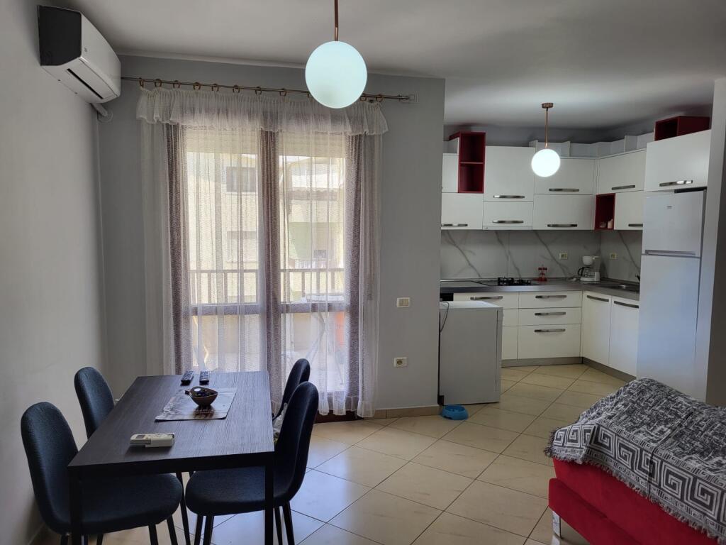 2+1, arredato, giardino botanico, con posto auto, 600 euro