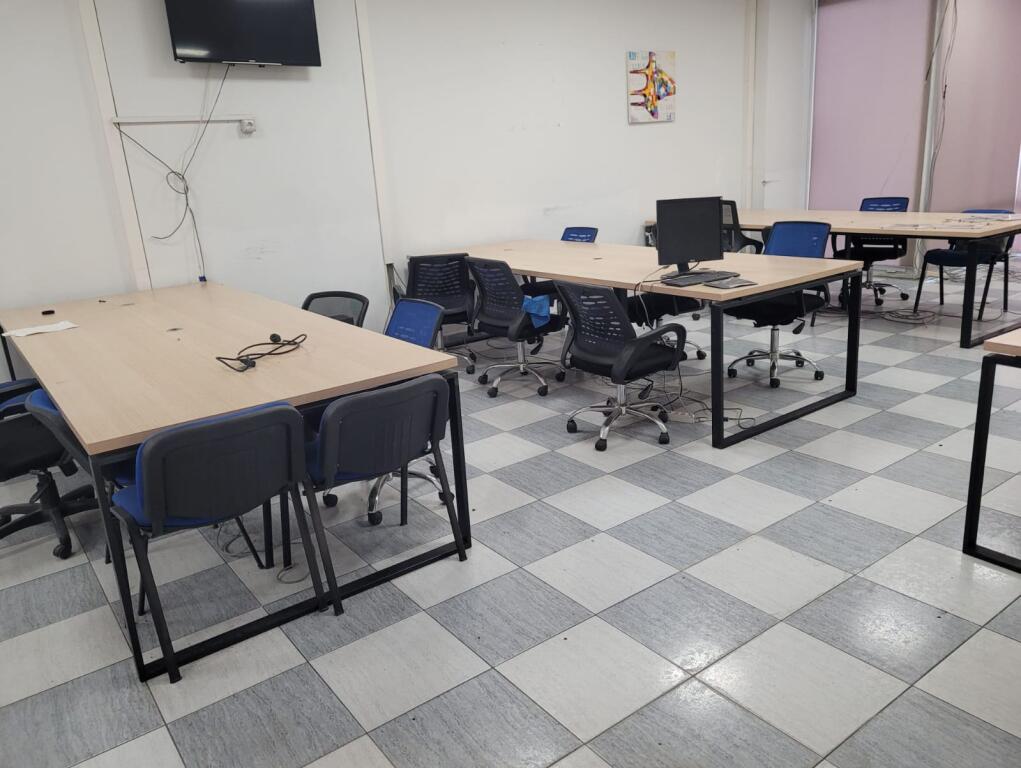Occasione!! Spazio commerciale in vendita presso l'ex esposizione.