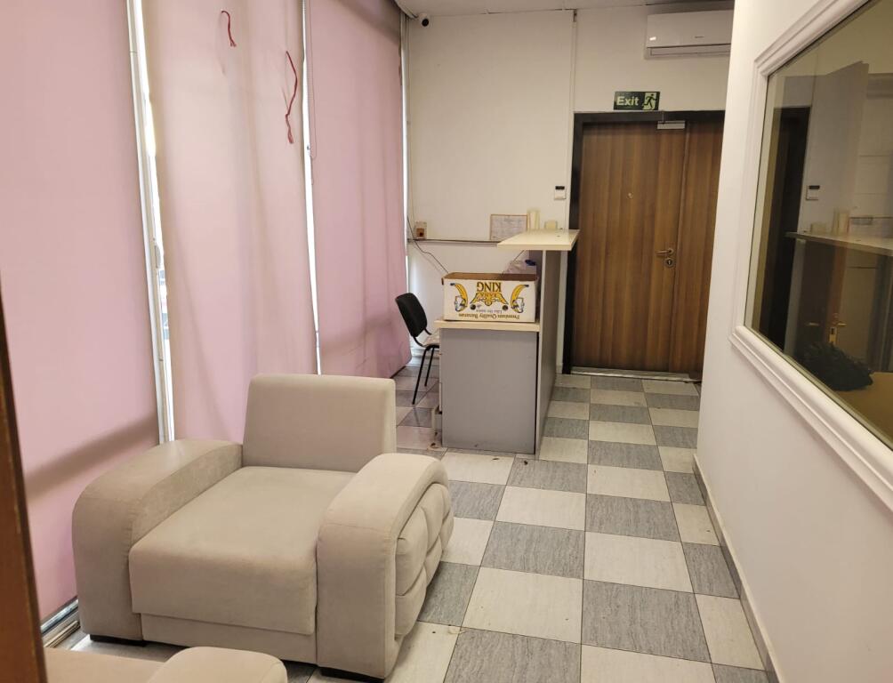 Occasione!! Spazio commerciale in vendita presso l'ex esposizione.