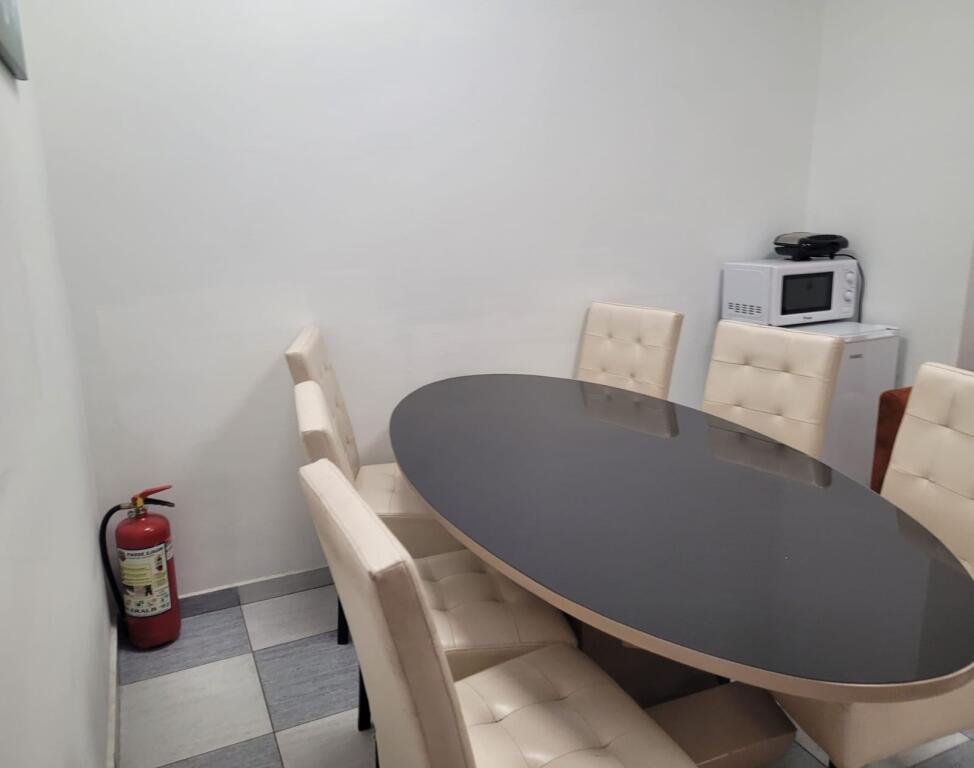 Occasione!! Spazio commerciale in vendita presso l'ex esposizione.