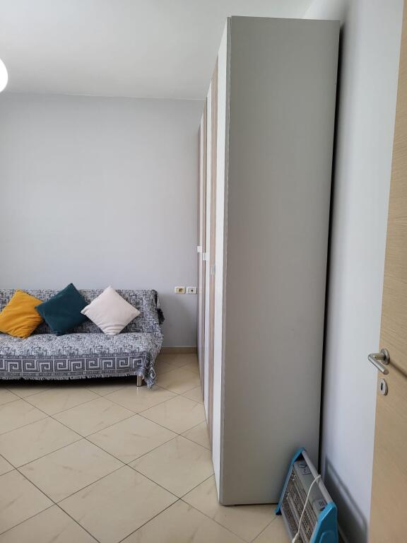 2+1, arredato, giardino botanico, con posto auto, 600 euro
