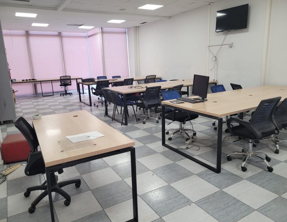 Occasione!! Spazio commerciale in vendita presso l'ex esposizione.