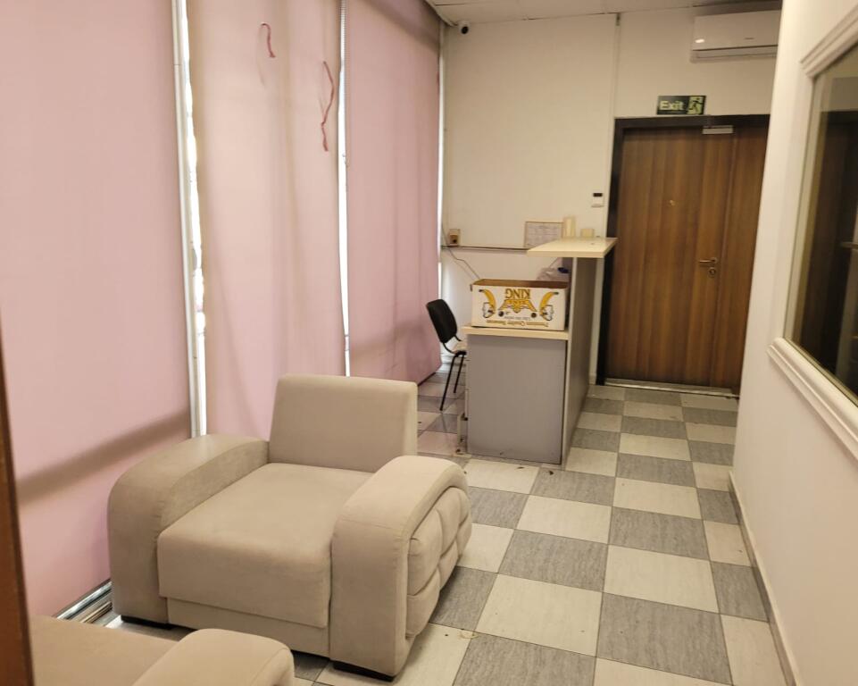 Occasione!! Spazio commerciale in vendita presso l'ex esposizione.
