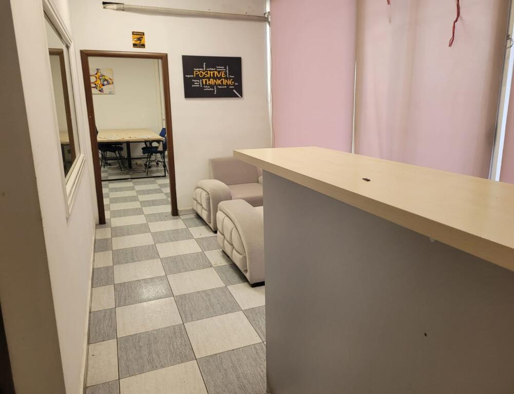Occasione!! Spazio commerciale in vendita presso l'ex esposizione.