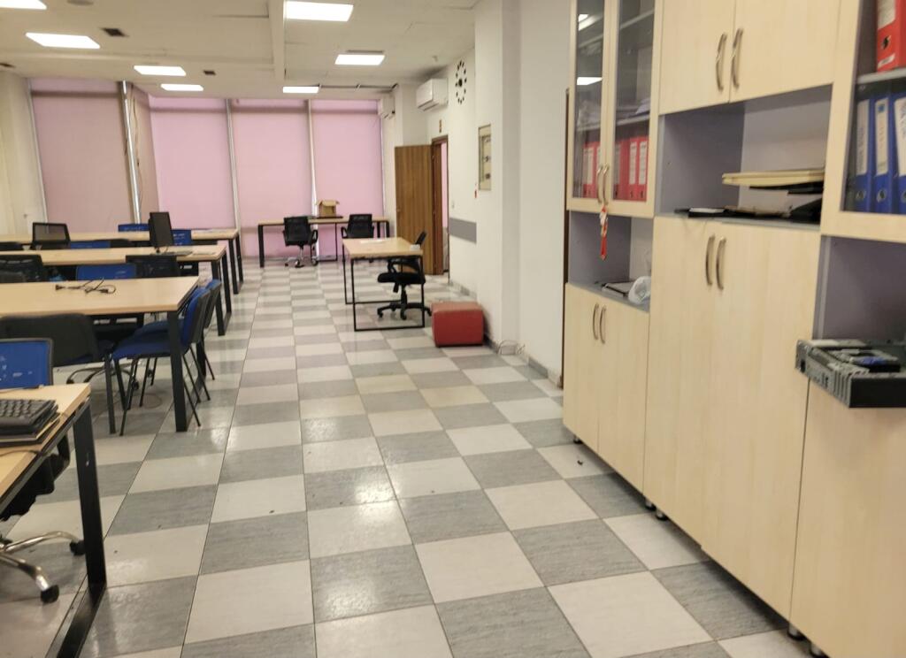 Occasione!! Spazio commerciale in vendita presso l'ex esposizione.