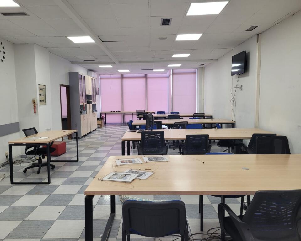 Occasione!! Spazio commerciale in vendita presso l'ex esposizione.