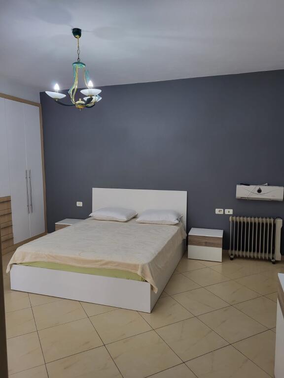 2+1, arredato, giardino botanico, con posto auto, 600 euro