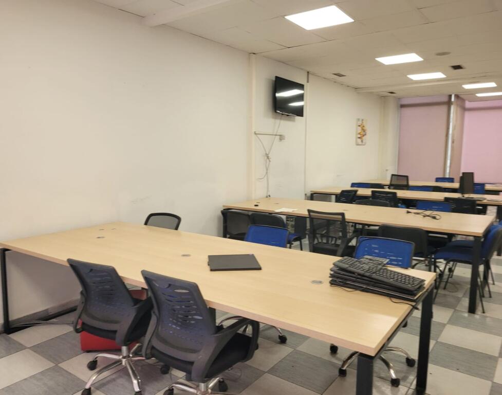 Occasione!! Spazio commerciale in vendita presso l'ex esposizione.
