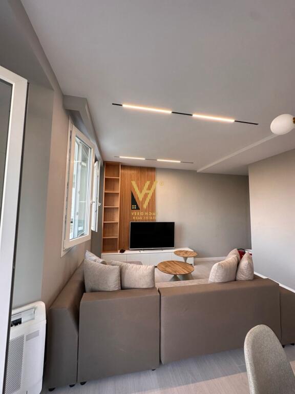 APARTAMENT 1+1+BLK ME QERA TE UNAZA E RE