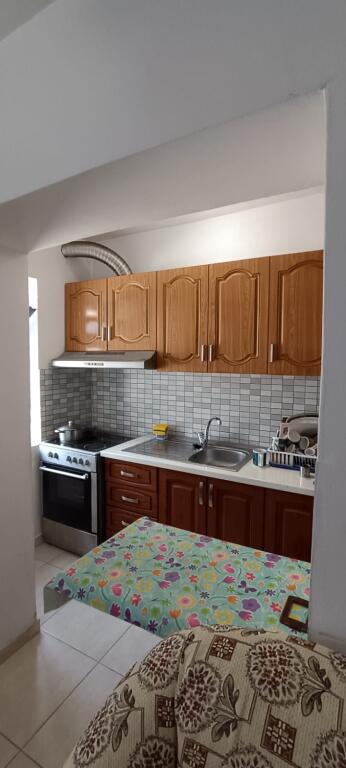 Jepet me qera apartament 2+1 ne Ali Dem te Azili