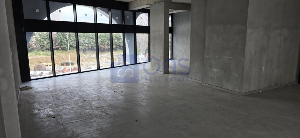 Spazio commerciale in affitto ad Astir
