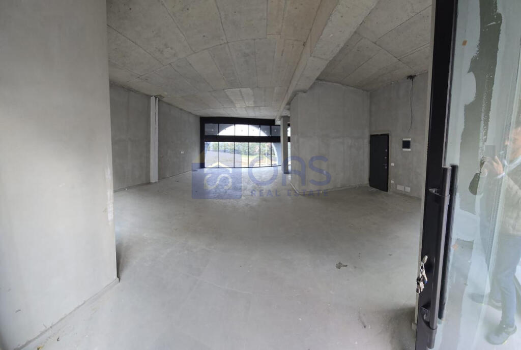 Spazio commerciale in affitto ad Astir