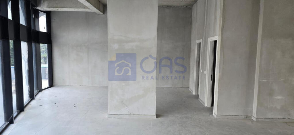 Spazio commerciale in affitto ad Astir