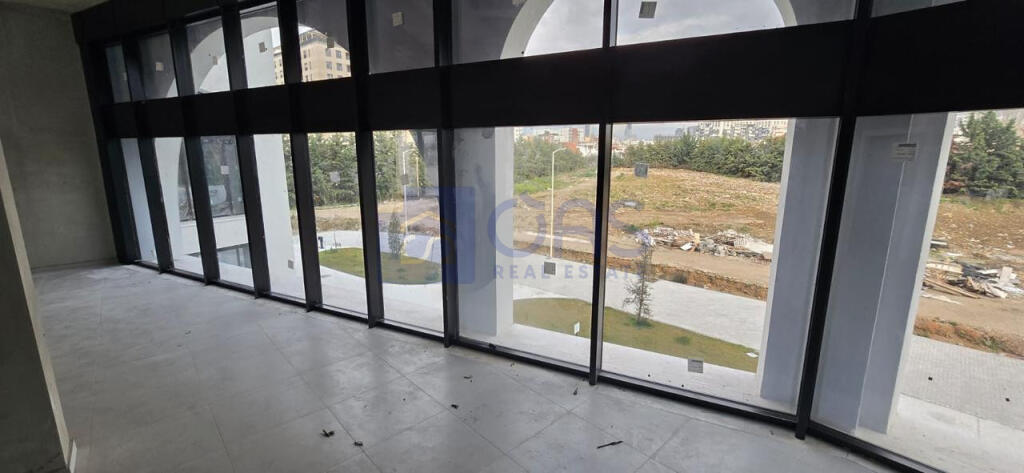 Spazio commerciale in affitto ad Astir