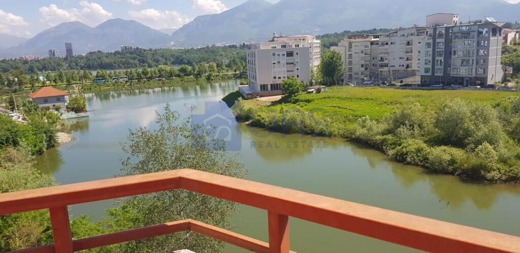Apartament 4+1 për qira tek Liqeni i Thate