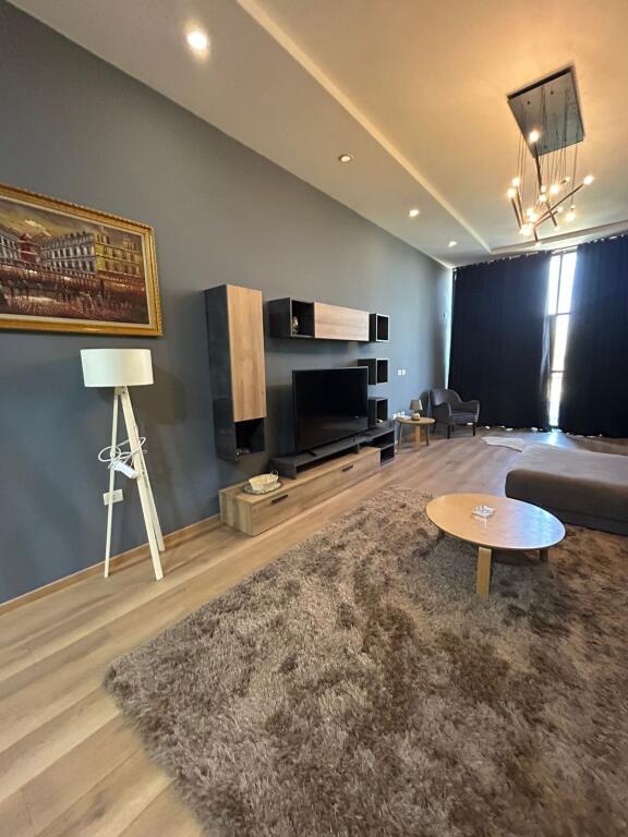 Super Apartament me qera tek Liqeni i Thate/Rruga Peti