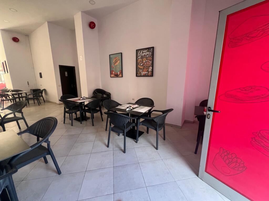 Ambient restoranti për qira – 126 m² Astir