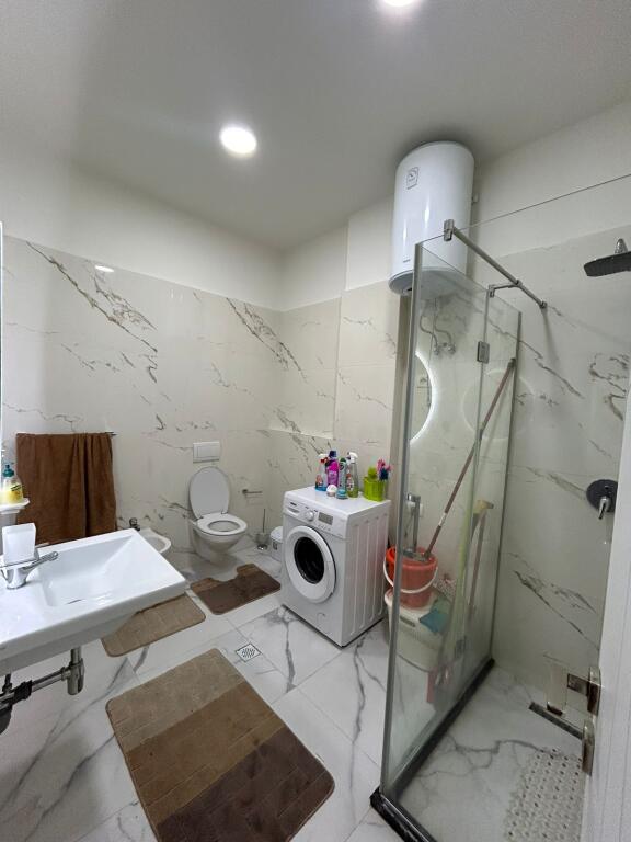 Super Apartament me qera tek Liqeni i Thate/Rruga Peti