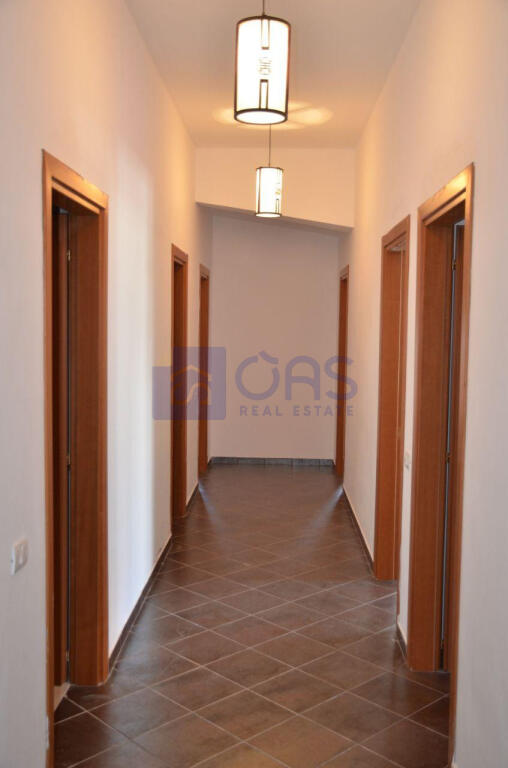 Apartament 4+1 për qira tek Liqeni i Thate