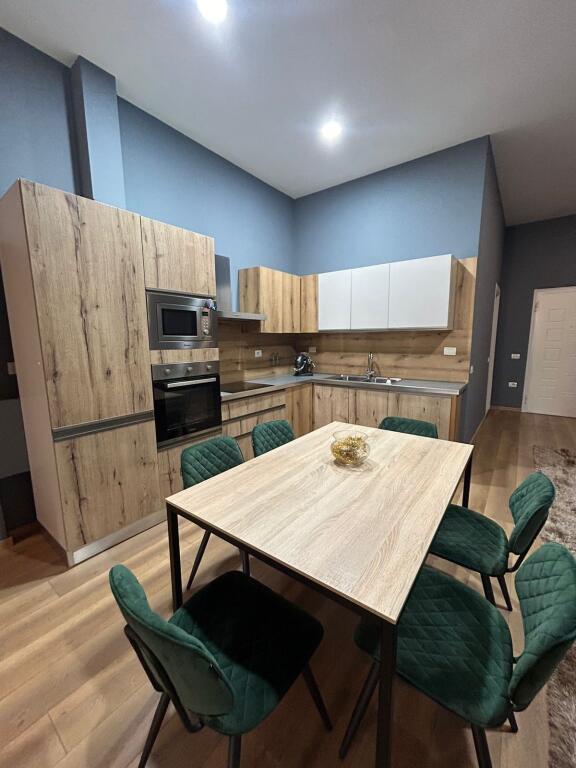 Super Apartament me qera tek Liqeni i Thate/Rruga Peti