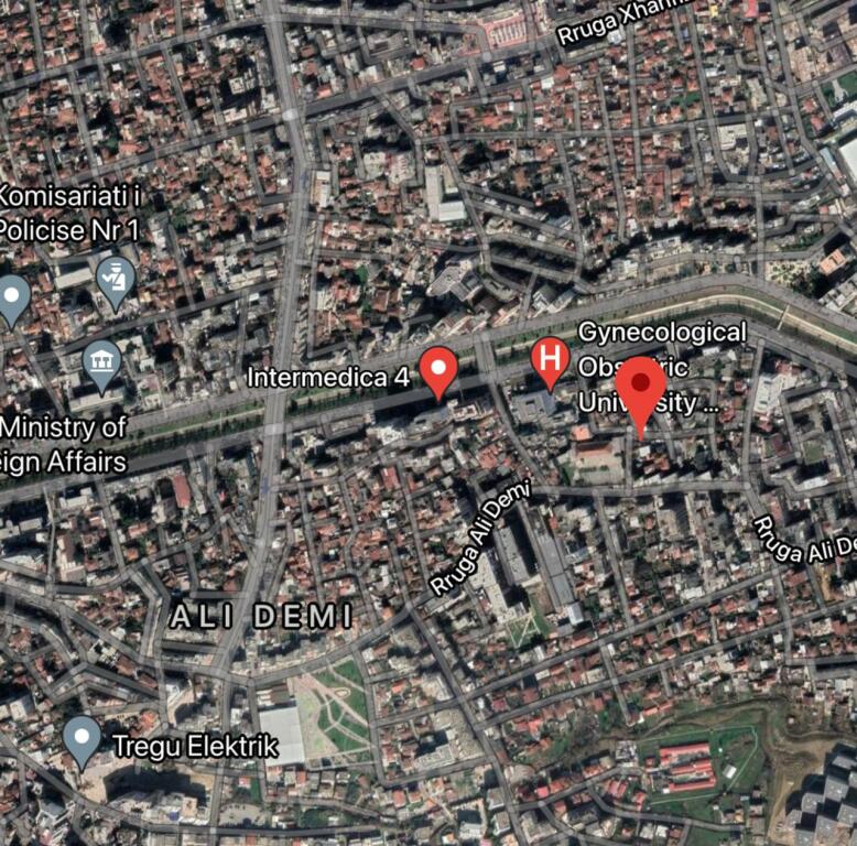 Negozio in vendita in Via Bardhyl (lungo la strada) a Tirana (ID 4171496)