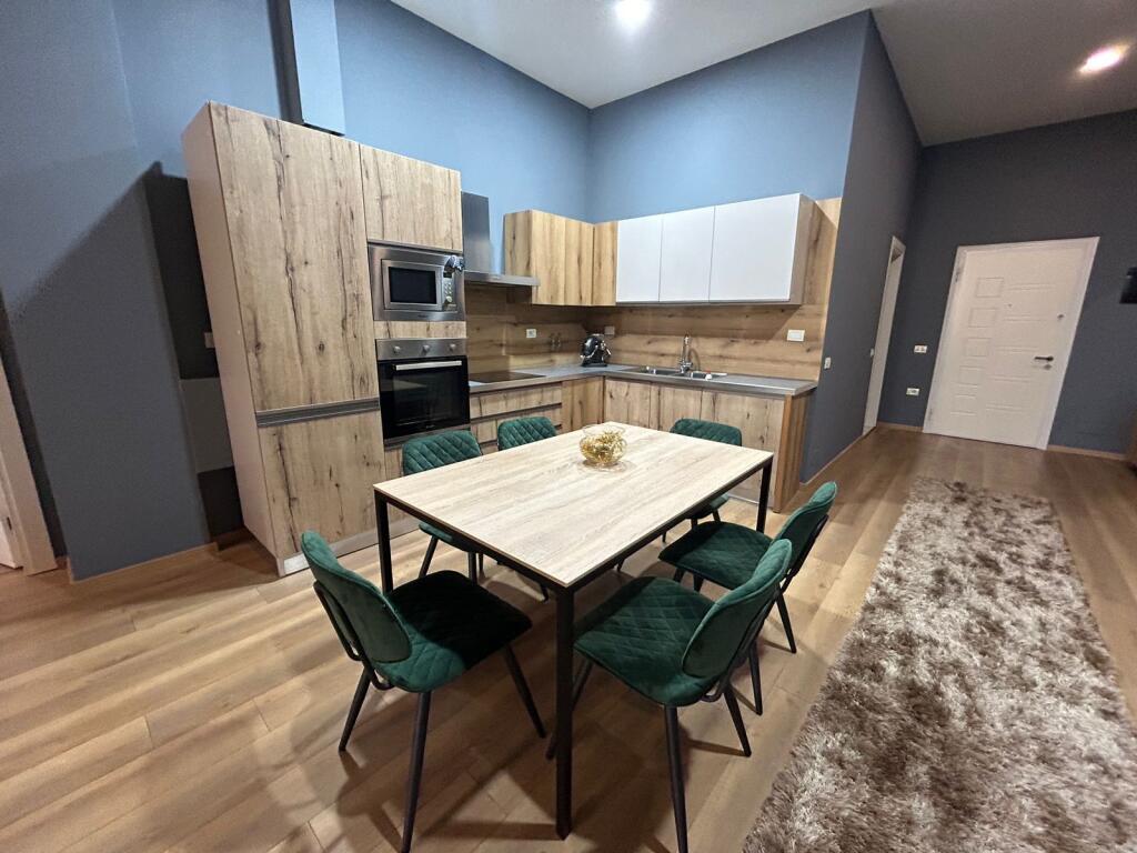Super Apartament me qera tek Liqeni i Thate/Rruga Peti