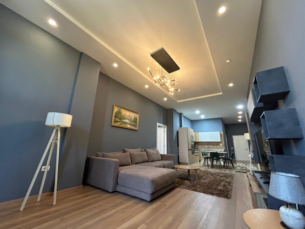 Super Apartament me qera tek Liqeni i Thate/Rruga Peti