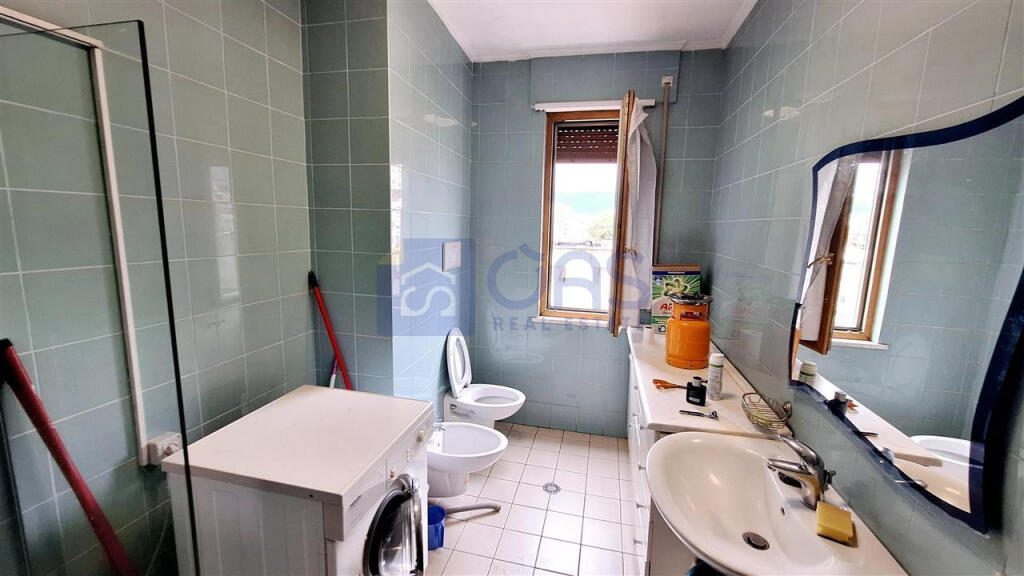 Apartament 1+1 për qira në Rrugën e Barrikadave.