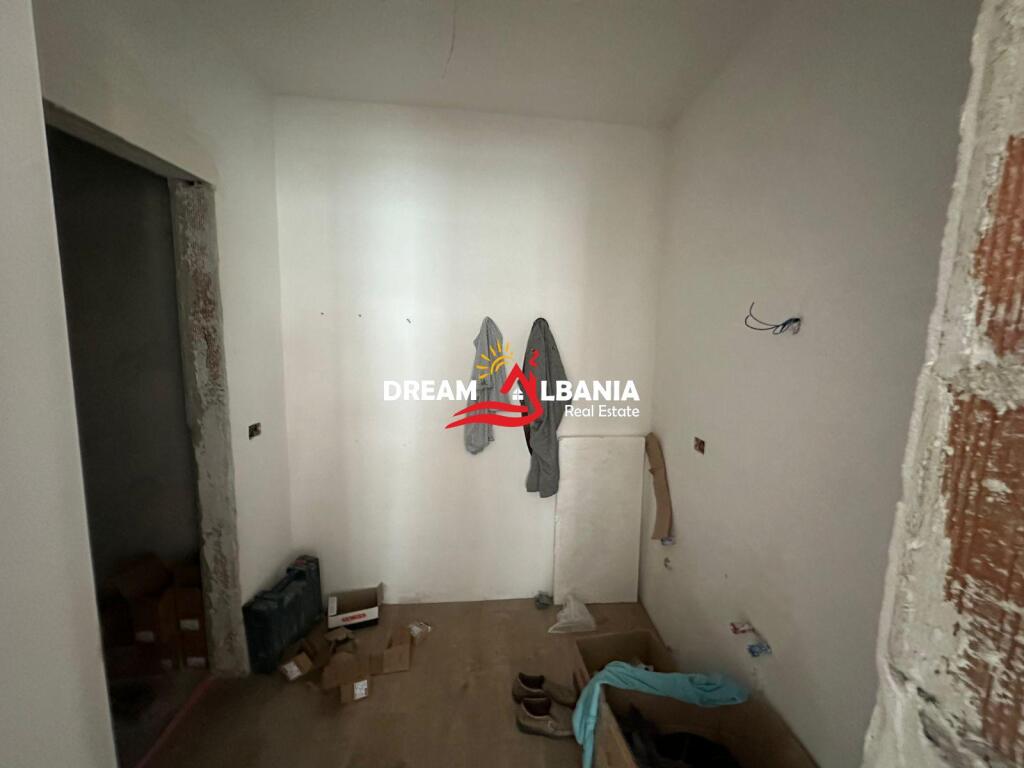 Apartment 2+1+2 for sale on Qemal Stafa Street, near the Red School, Tirana (ID 41211833)