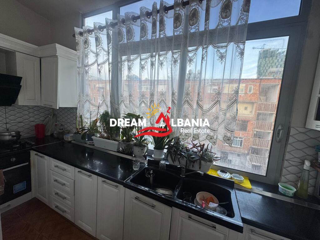 Shitet apartament 2+1 ne rrugen  Myslym Shyri, Tirane (ID 4129500)
