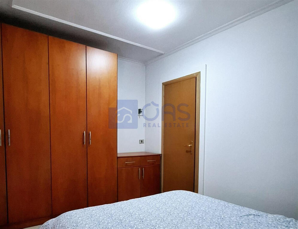 Apartament 1+1 për qira në Rrugën e Barrikadave.