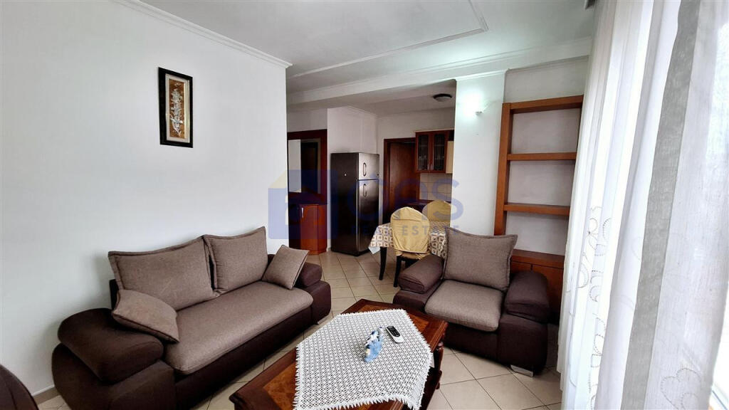 Apartament 1+1 për qira në Rrugën e Barrikadave.