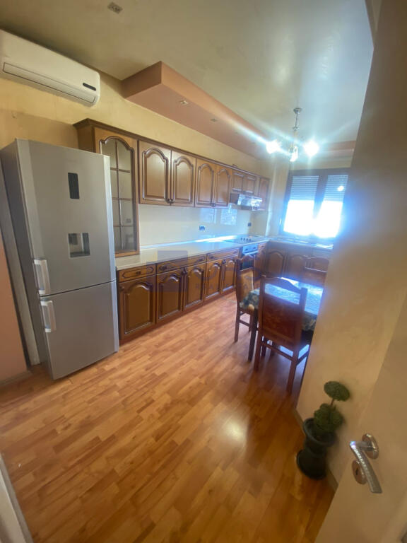 Apartament 3+1 për qira në Brryl