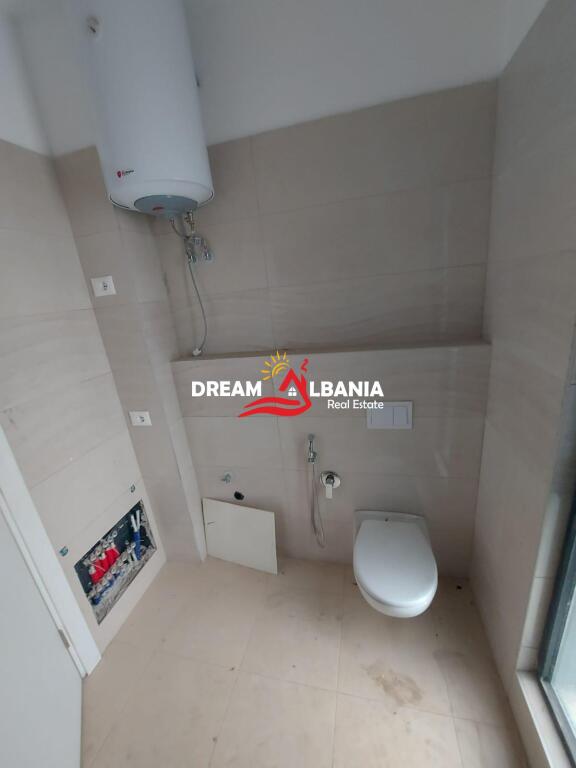 Appartamento 2+1 con terrazza in affitto presso il complesso Arlis, Tirana ID (42215009)