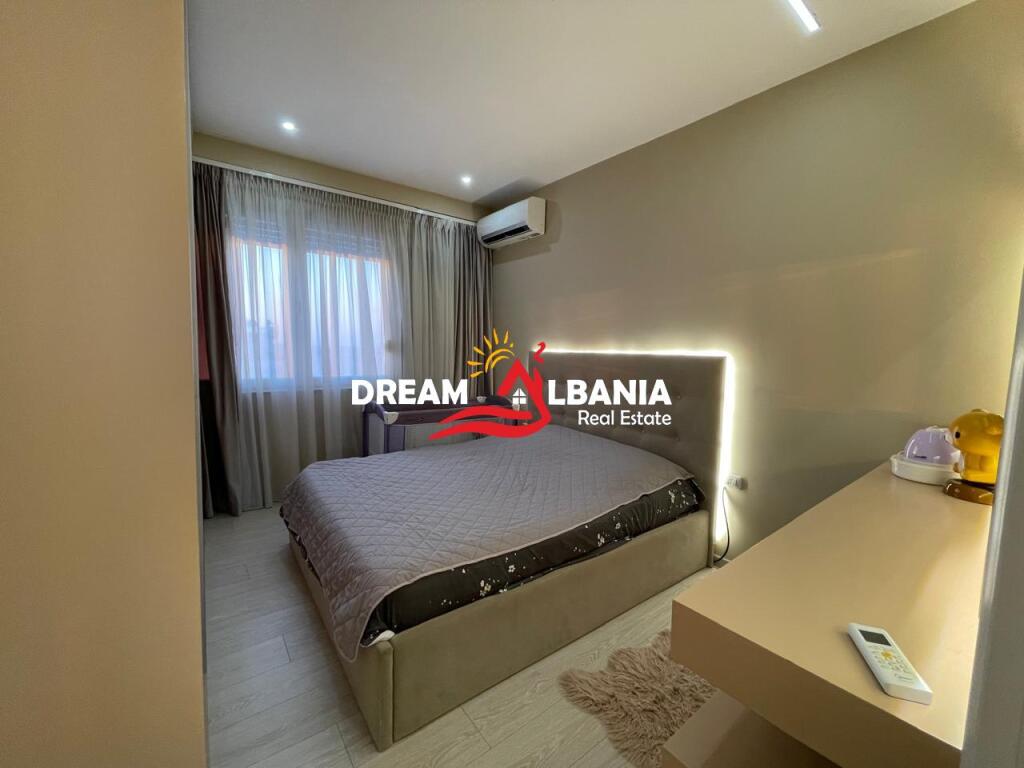 Attico 3+1+2 con terrazza in affitto a Zogu i Zi (ID 4231394)