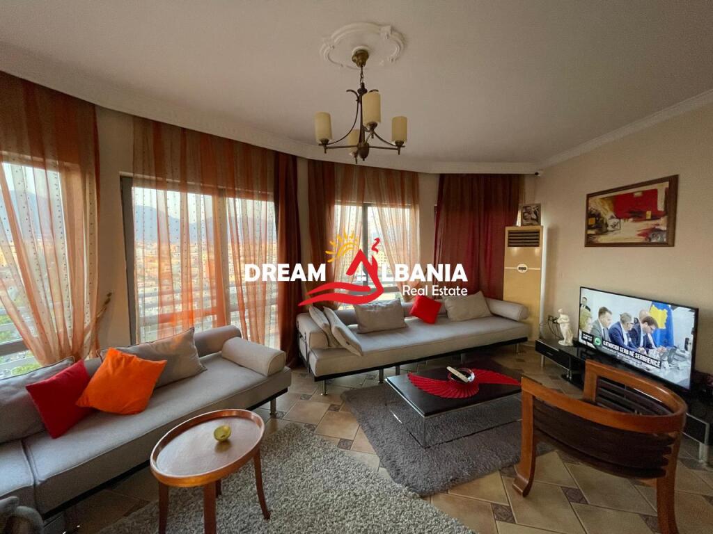 Attico 3+1+2 con terrazza in affitto a Zogu i Zi (ID 4231394)