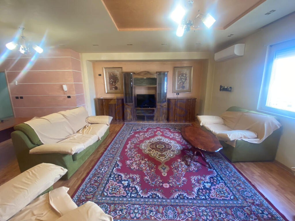 Apartament 3+1 për qira në Brryl