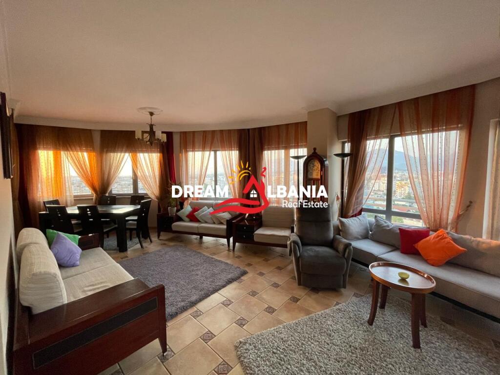 Attico 3+1+2 con terrazza in affitto a Zogu i Zi (ID 4231394)