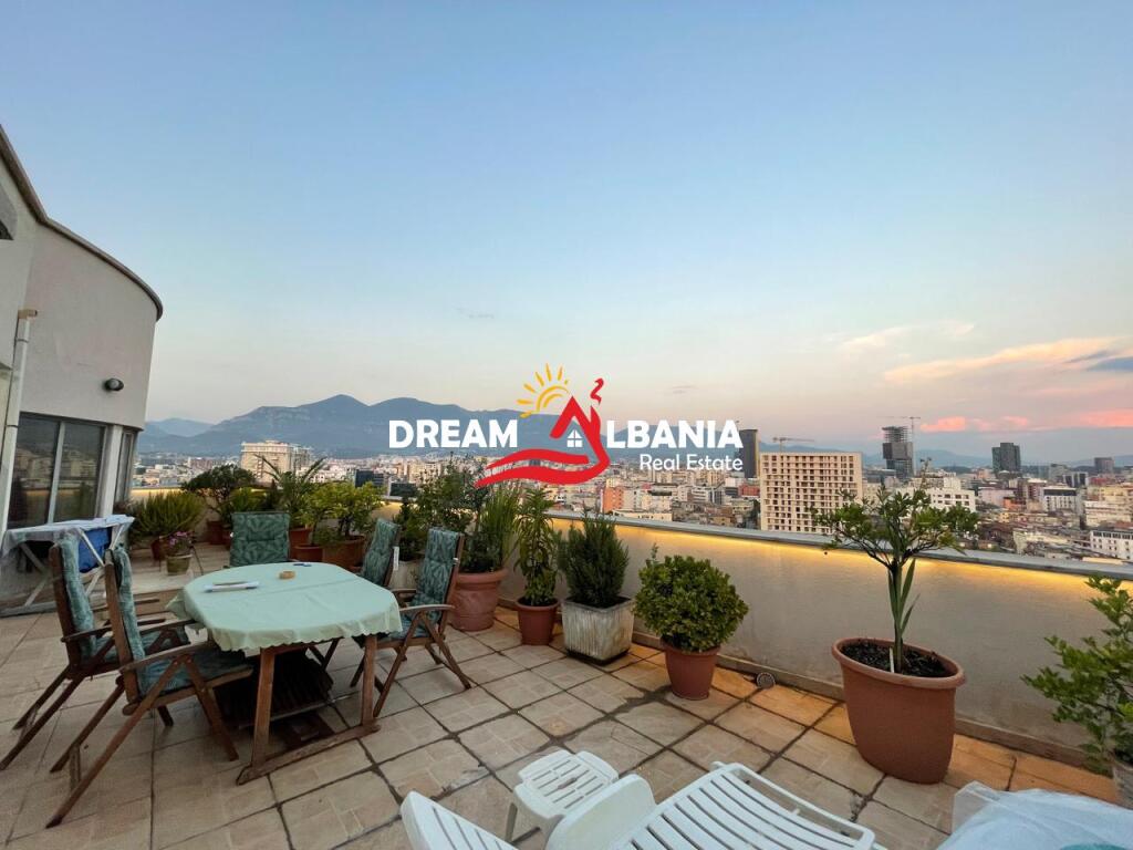 Attico 3+1+2 con terrazza in affitto a Zogu i Zi (ID 4231394)