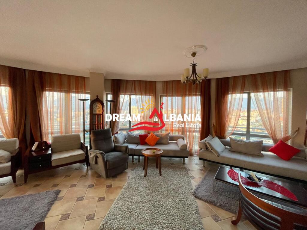 Attico 3+1+2 con terrazza in affitto a Zogu i Zi (ID 4231394)