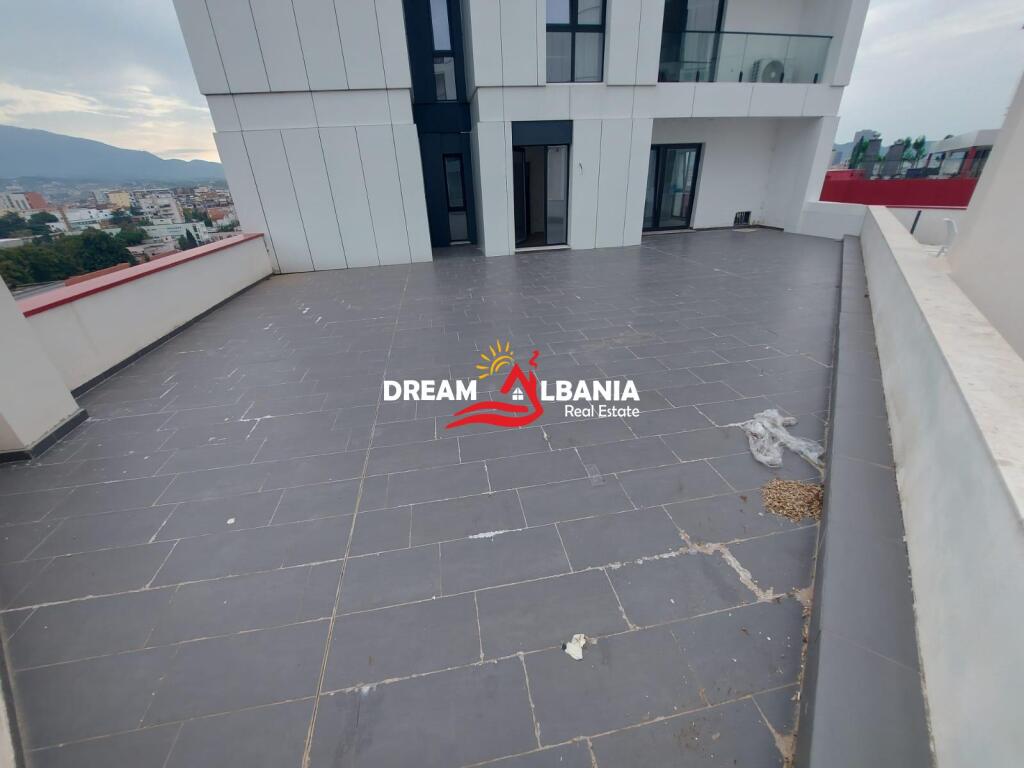 Appartamento 2+1 con terrazza in affitto presso il complesso Arlis, Tirana ID (42215009)