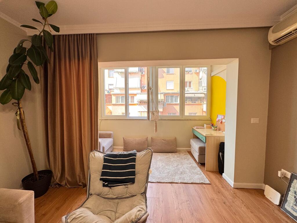 Shitet Apartament 1+1 – Komuna e Parisit