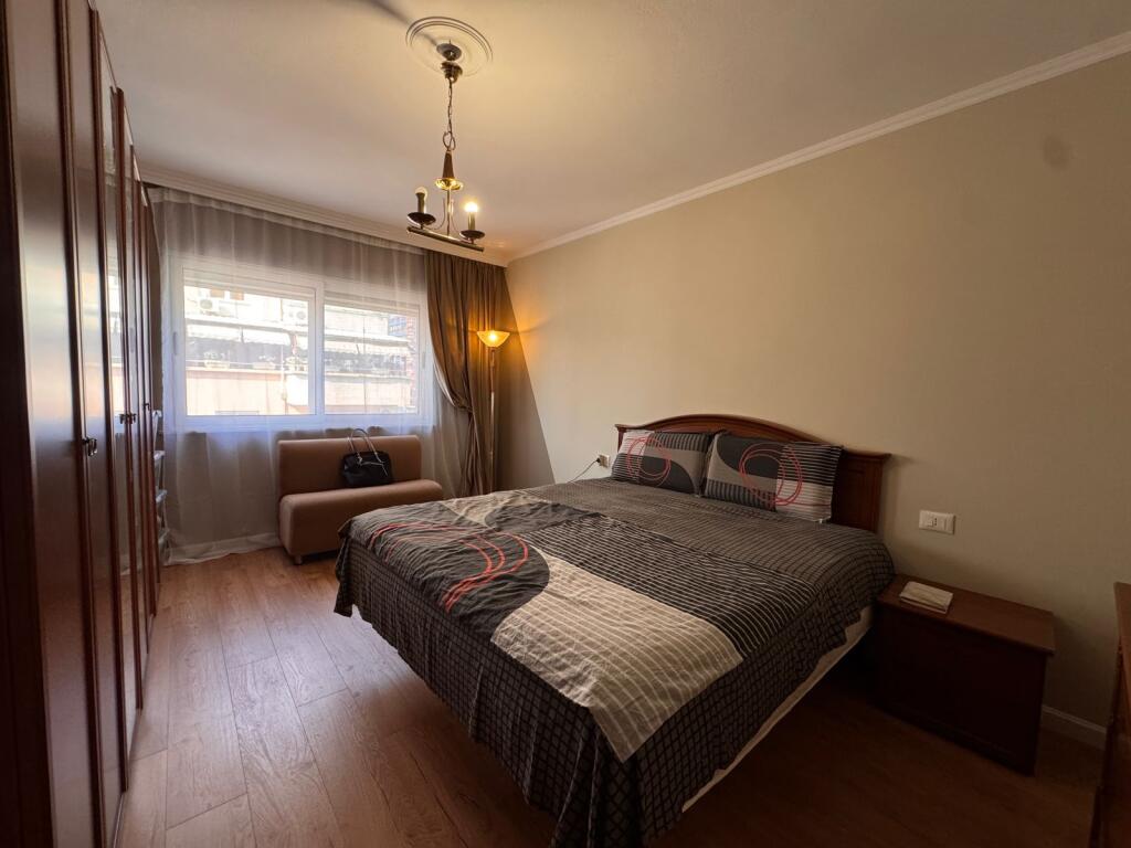 Shitet Apartament 1+1 – Komuna e Parisit
