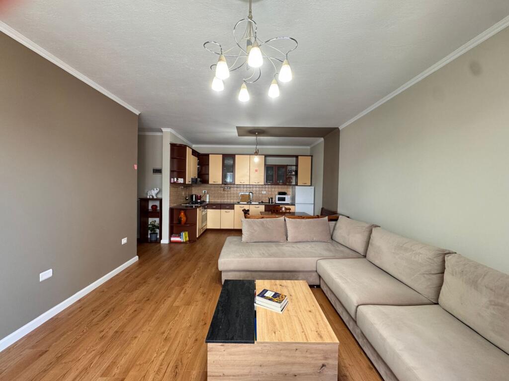 Shitet Apartament 1+1 – Komuna e Parisit
