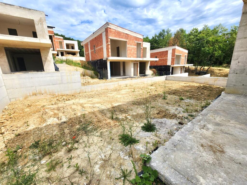 IN VENDITA: VILLA a 📍Mullet (Res. Green Field) Sup: 203m² &amp; 386m² Terreno (5 Stanze Totali)